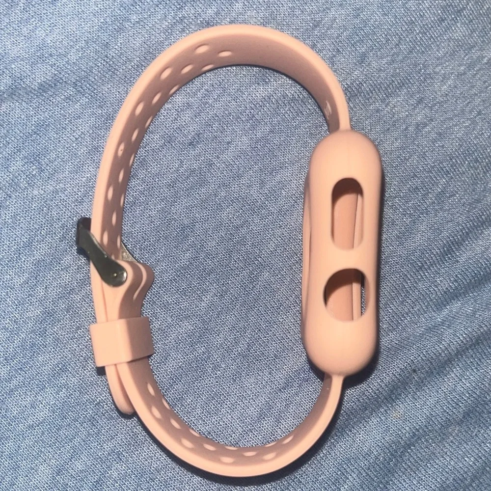 🎉 HOST PICK 🎉 *NEW/ UNUSED* Pink Silicone Apple Watch 42mm Protective Case Band